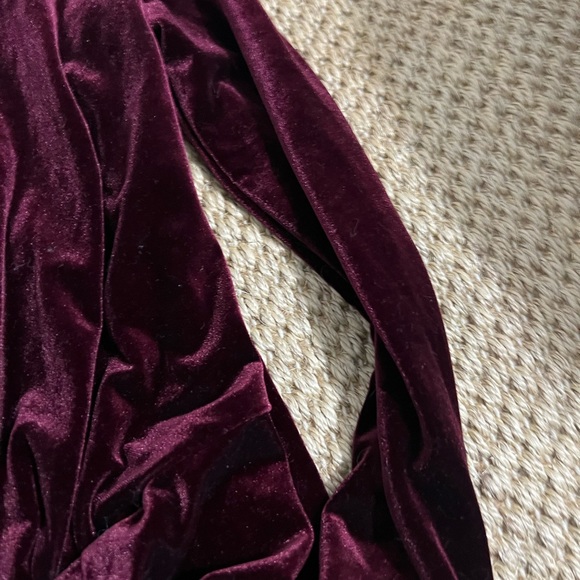 Meshki velvet burgundy dress mini slit - Picture 4 of 7